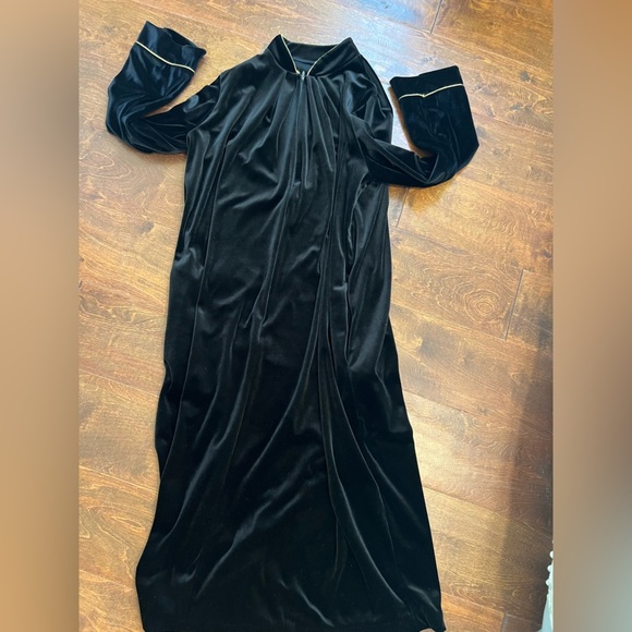 Vintage Black Dressing Gown with Gold Trim - Picture 2 of 3